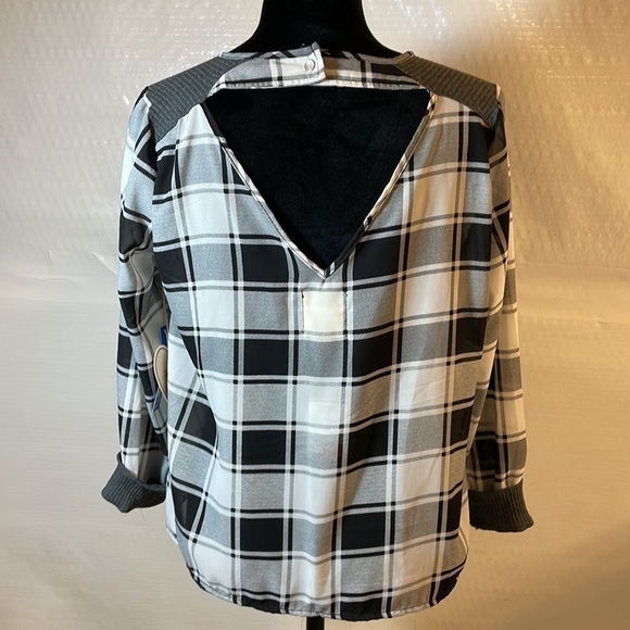 Rue21 black and white blouse size M NWT - Picture 4 of 11